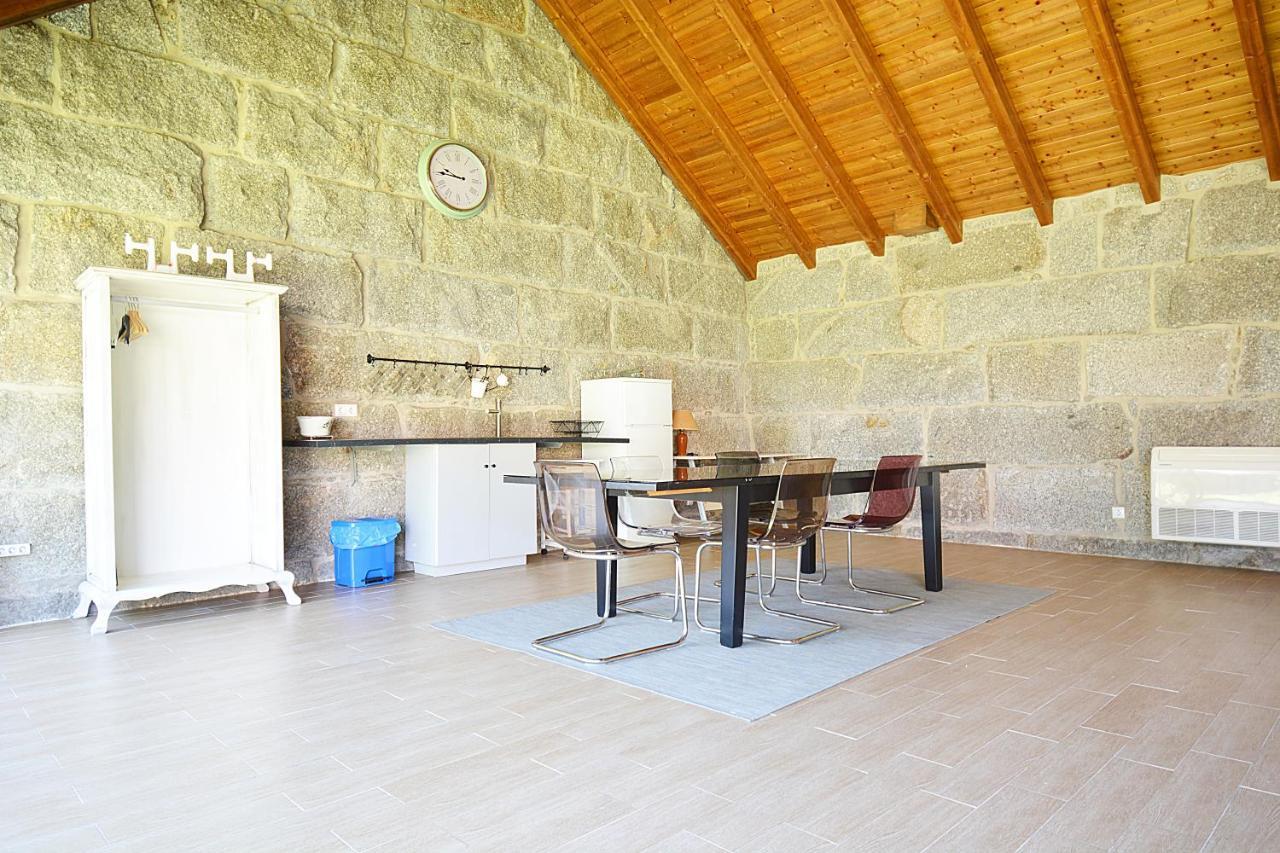 Galihost - Casa Con Precioso Jardin En Vilanova De Arousa Exterior photo